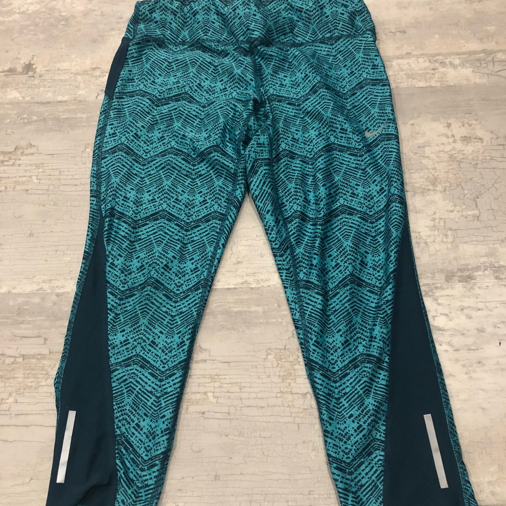 Size large Nike crop running crops